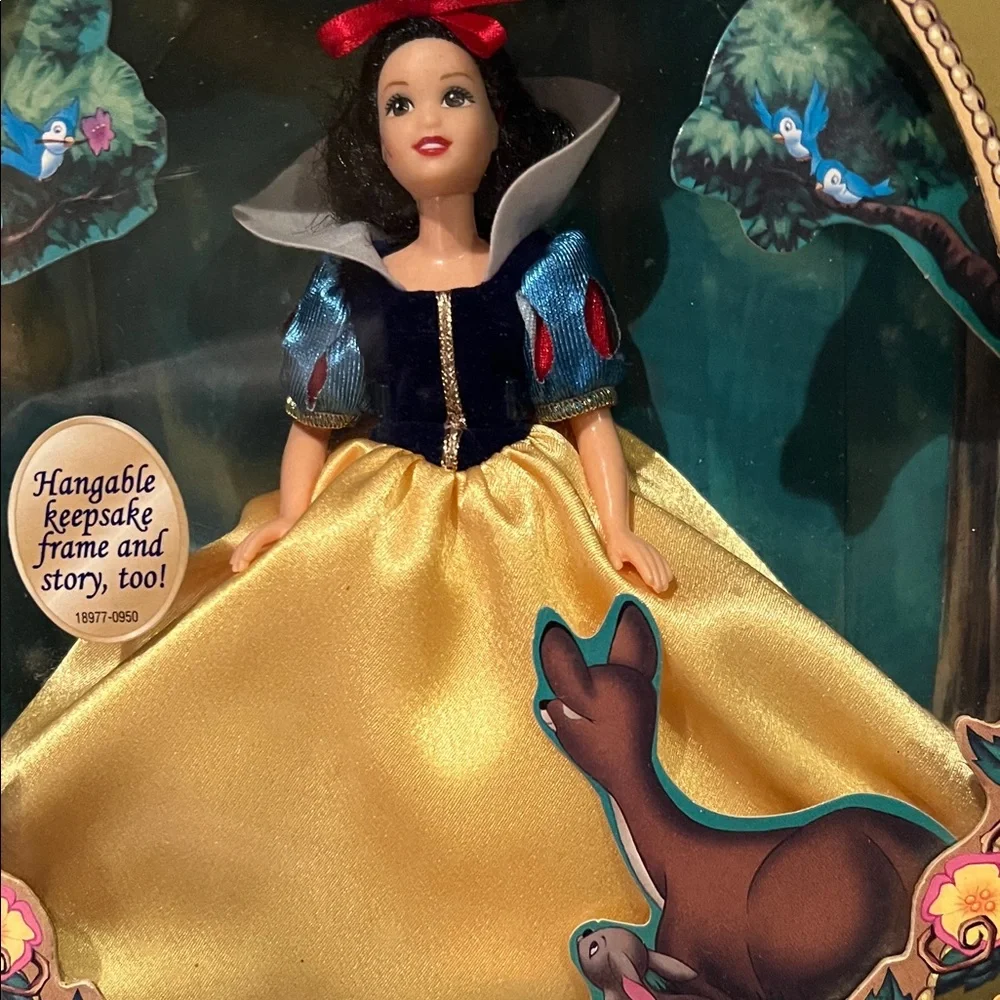 Mattel Snow White Princess Portrait Collectible Doll - Blue, Yellow, Red